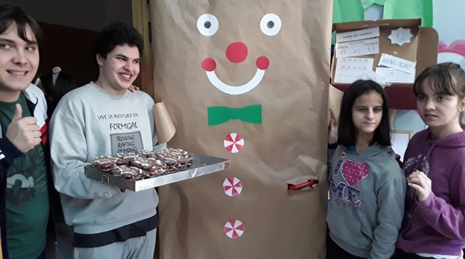 GALLETITAS DE JENGIBRE. OBSEQUIO DEL ALUMNADO DE COCINA POR NAVIDAD